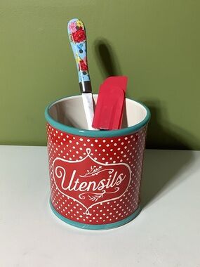 The Pioneer Woman Utensils polka dot cannister with 3 utensils